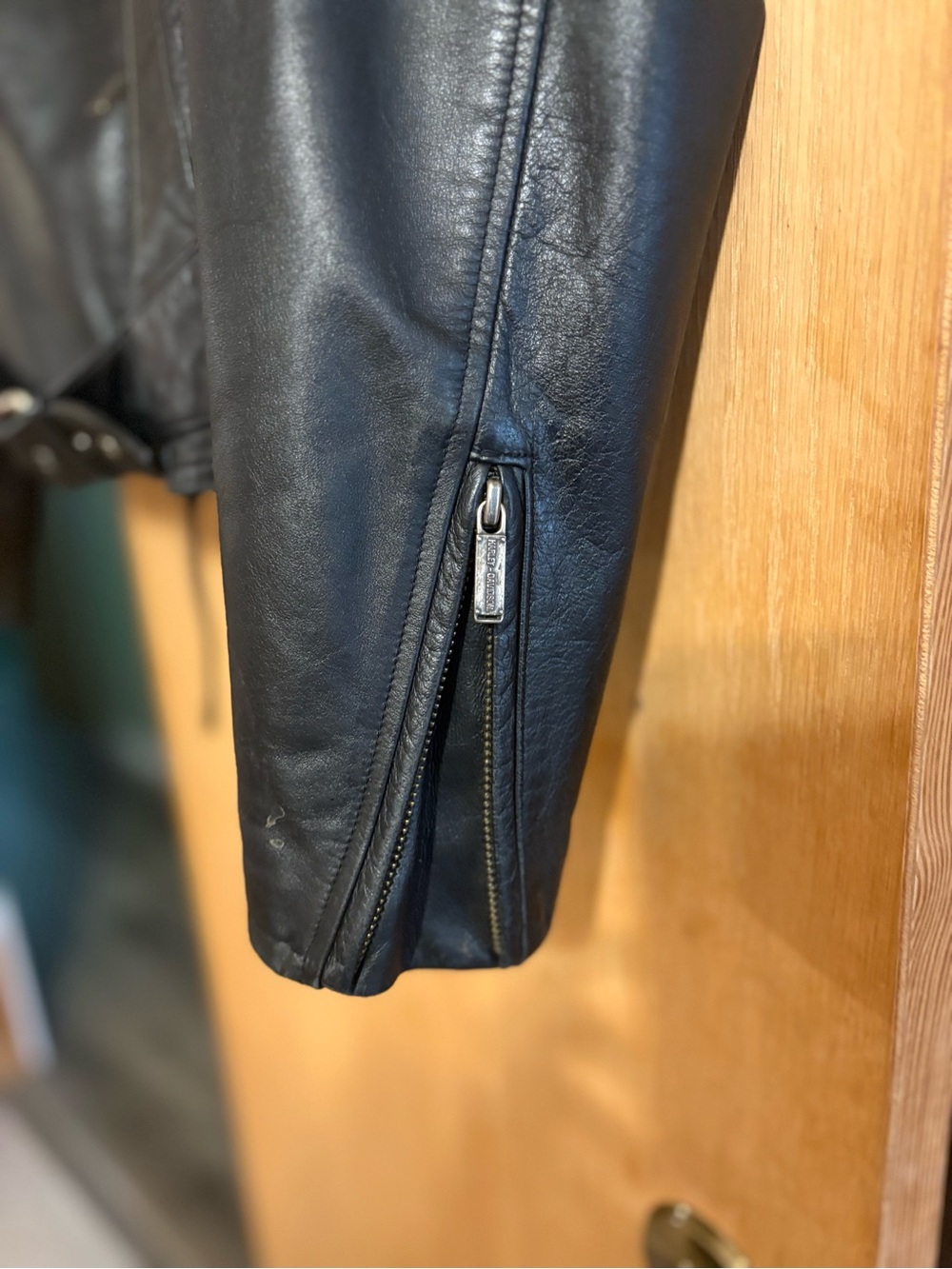 Harley-Davidson Black Leather Motorcycle Jacket with Silver Back Shield - Picture 6 of 6